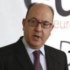El presidente de la Asociación Española de Banca (AEB), José María Roldán, durante un encuentro informativo celebrado hoy en un hotel de Madrid.