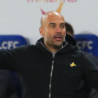 Pep Guardiola gesticula durante el partido del City contra el Leicester.