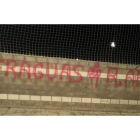 Las pintadas en Puente Castro en la madrugada del sábado. DL