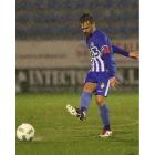 Jonathan Ruiz fue titular en el centro del campo en el último choque ante el Real Valladolid. ANA BARREDO