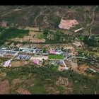 Casas blasonadas y callejuelas revelan que es villa con gran pasado. Cruzando el Meruelo por el puente romano, la calle Real es un alivio para el peregrino