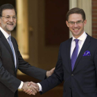 El presidente del Gobierno, Mariano Rajoy, recibe al primer ministro finlandés, Jyrki Katainen.