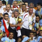 La selección de Egipto celebra la tercera Copa de África que logra de forma consecutiva.