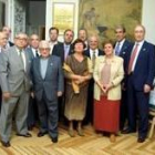 Imagen de familia de los premiados por la Casa de León