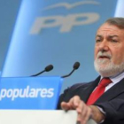 El candidato del PP a las elecciones europeas, Jaime Mayor Oreja, en la presentación del manifiesto
