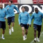Thierry Henry, Leo Messi, Deco y Abidal, durante el último entrenamiento antes del partido de hoy