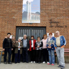 El párroco Juanjo Ruiz con feligreses de San Antonio