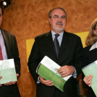 Nadia Calviño, en su etapa como directora general de Competencia en 2004, junto al exvicepresidente Pedro Solbes y al exsecretario de Estado de Economía, David Vegara.