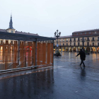 La marquesina del aparcamiento de la plaza Mayor no ha gustado a los ciudadanos.