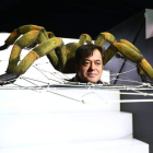 Un artilugio de la exposición permite al público convertirse en araña.