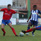 Mattieu durante el partido amistoso disputado en el campo de O Couto en Orense entre el UE Ourense y la SD Ponferradina.