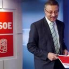El secretario de Organización del PSOE, José Blanco, ayer en la rueda de prensa