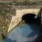 El agua se tiñó primero de azul y después de blanco