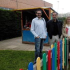 César Nuñez, Juan José Simón e Isabel de la Iglesia en la bibliopiscina.
