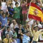 Afición española animando en el partido contra Estonia.