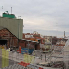 Los trabajos de desmontaje ya avanzan por el bajo cubierta de la séptima planta.