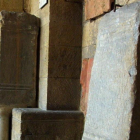 La lápida de Villalís expuesta en el claustro de San Isidoro