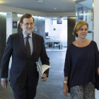 Rajoy y Cospedal en su llegada ayer lunes a la reunión del Comité Federal del partido. TAREK