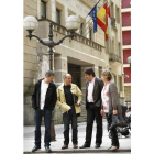 Miembros de Bildu presentaron ayer el recurso.