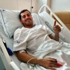 Iker Casillas en el hospital de Oporto en el que se recupera del infarto que sufrió.
