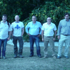 Integrantes de la delegación berciana, ayer en sotos de castaños franceses de la zona de Bergerac.