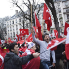Centenares de turcos se manifiestan frente a la Asamblea Nacional, en París.