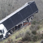 El accidente ocurrió minutos antes de las ocho de la mañana cuando el conductor del camión perdió