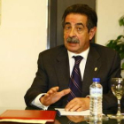 El presidente de Cantabria en un acto relacionado con la gestión de Picos de Europa.