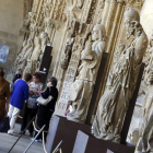 Las 23 esculturas apeadas del pórtico llevan en el claustro de la Catedral desde 2005 y aún no se ha decidido cuál será su destino definitivo