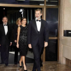 Los reyes Felipe y Letizia a su llegada a la entrega de Premios Internacionales de Periodismo de ABC, ayer en Madrid.
