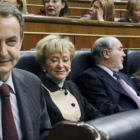 Zapatero, acompañado por los vicepresidentes Fernández de la Vega y Solbes, y la ministra Carme Chac
