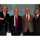 Los académicos leoneses, el escritor Antonio Colinas y Palazuelo protagonizan en el teatro el homenaje a Ferreras.