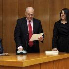 La edil del PSOE, Patricia Fernández, prometió su cargo como nueva concejala.