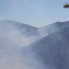 Uno de los helicópteros que sofocó el fuego de Bouzas.