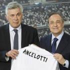 Carlo Ancelotti y Florentino Pérez, en la presentación del técnico italiano como nuevo entrenador del Madrid.