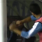 Enfado de Luis Suárez en el partido que enfrentó a Venezuela y Uruguay.
