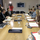 De Santigo-Juárez en la reunión con los agentes judiciales, ayer en Valladolid.