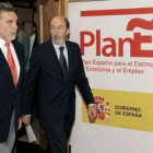 El delegado del Gobierno, Miguel Alejo, y Alfredo Pérez Rubalcaba en Valladolid.