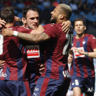 Los futbolistas del Eibar celebran el primer gol ante el Celta de Vigo. SALVADOR SAS