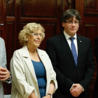 De izquierda a derecha, Romeva, Carmena, Puigdemont y Junqueras, el lunes 22 en Madrid.
