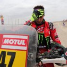 Kevin Benavides, en un control de tiempos, durante la octava etapa del Dakar.