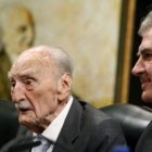 El escritor Francisco Ayala, con el ministro César Antonio Molina