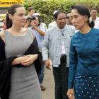 Angelina Jolie, junto a la líder de la oposición birmana Aung San Suu Kyi.