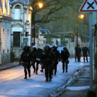 Despliegue de la policía francesa en busca de los dos supuestos terroristas.