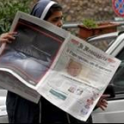Una religiosa sigue la evolución del estado de salud del Santo Padre por la prensa italiana