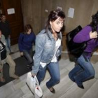 Los trabajadores de Lagun Air, en el momento de llegar a la asamblea