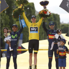 Froome, el ganador del Tour, flanqueado por Quintana, segundo, y Valverde. tercero.