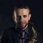Vítores es un músico especializado en el repertorio contemporáneo y clásico del saxofón. DL
