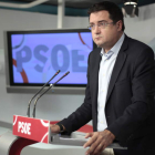 El secretario de Organización del PSOE, Óscar López, ayer en Ferraz.