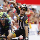 El ciclista Kristian Sbaragli celebra al cruzar la meta en la décima etapa de la Vuleta en Castellón